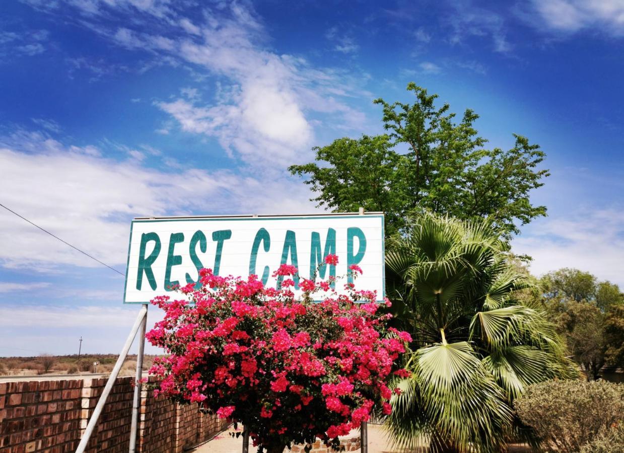 Апартаменты East Gate Rest Camp Buitepos Экстерьер фото